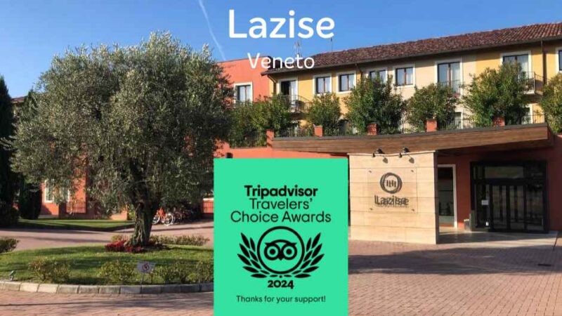 Hotel Lazise w Wenecji Euganejskiej, z dużym drzewem i licznymi roślinami, oraz logo nagrody Tripadvisor 2024 na pierwszym planie.