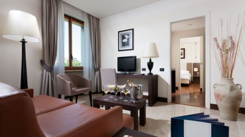 Camera TH Roma Junior Suite salottino panoramica