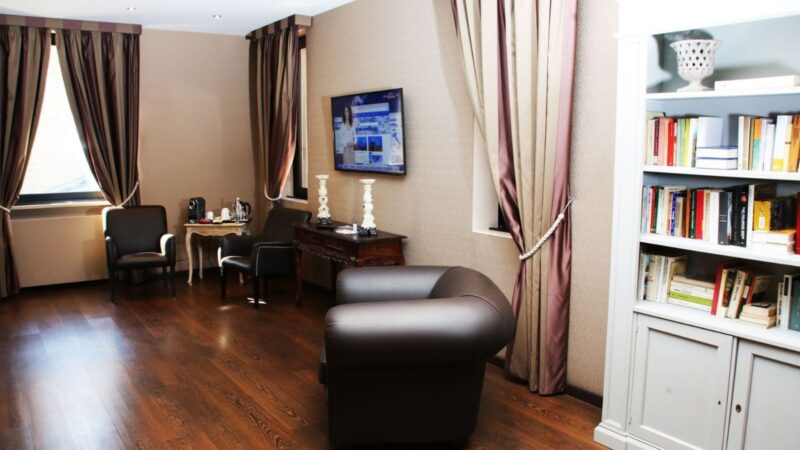 Camera TH Roma Matrimoniale Executive salottino 2