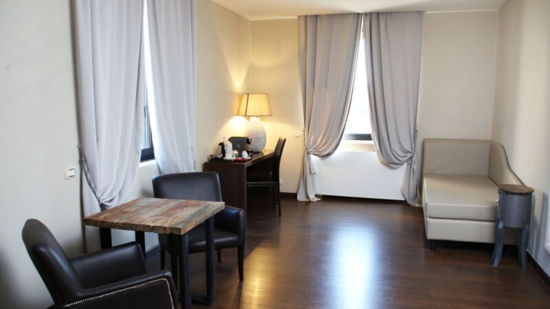 Camera TH Roma Matrimoniale Executive salottino 3