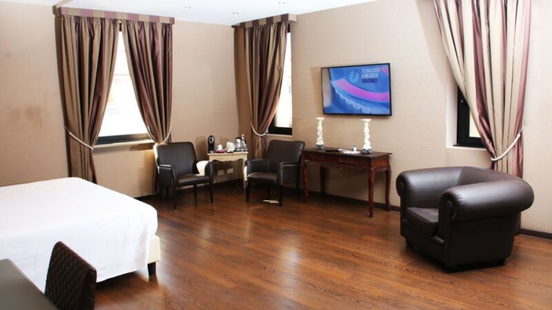 Camera TH Roma Matrimoniale Executive salottino