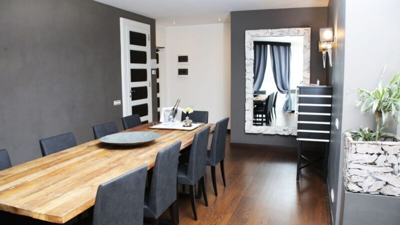 Camera TH Roma Matrimoniale Prestige tavolo soggiorno 2