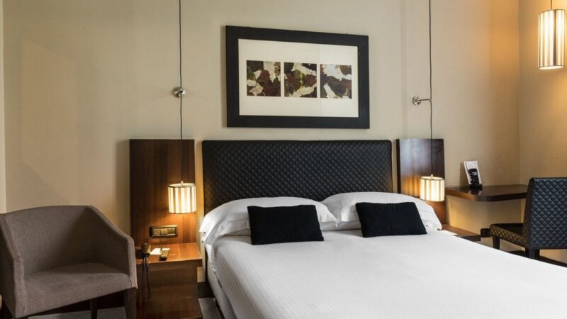 Camera doppia classic TH Roma BE dettaglio spalliera